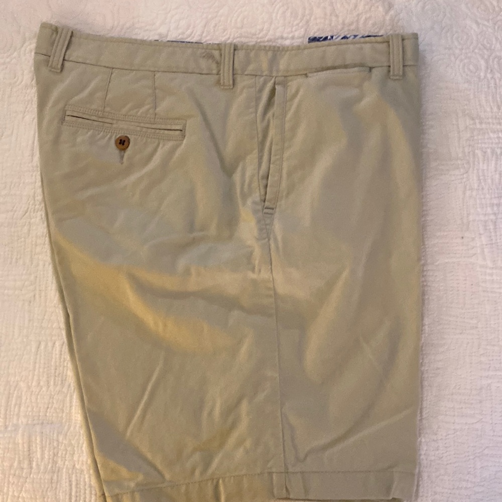 Men’s Tommy Bahama size 40” Waist khaki shorts